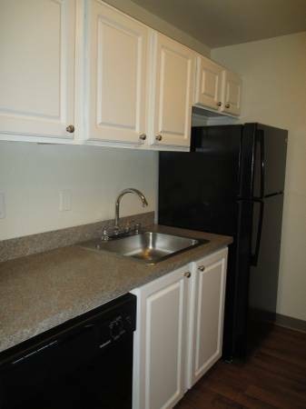 2 beds, 1 bath, 868 sqft, $1,725, Unit 102