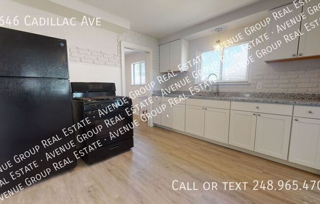 8646 CADILLAC AVE