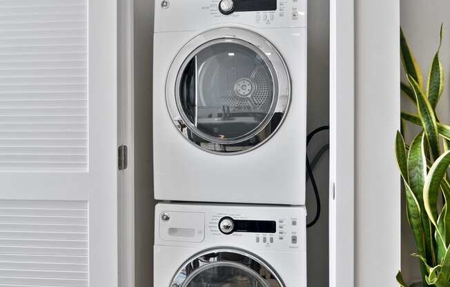 In Home Full Size Washer And Dryer at 1405 Point, Maryland, 21231