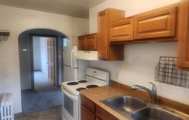 732 Idlewood Avenue (Full Service)