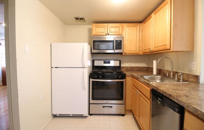 2 beds, 2 baths, $1,995, Unit #D