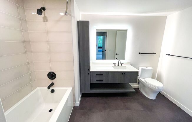 1 bed, 1 bath, 775 sqft, $3,495, Unit 220