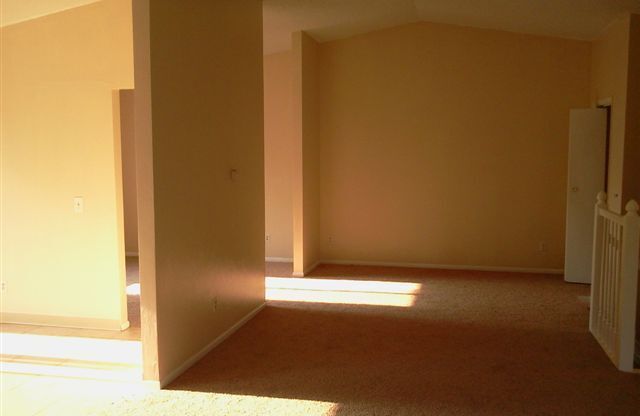 3 beds, 2 baths, $2,300, Unit 1 Car Attached Garage North Side