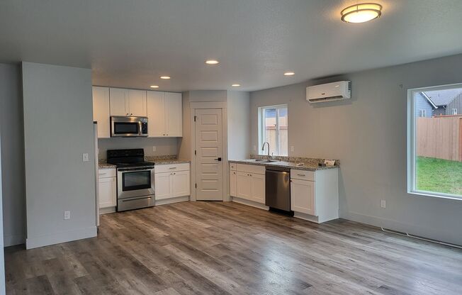 3 beds, 2.5 baths, 1,544 sqft, $2,100, Unit Oak St 203