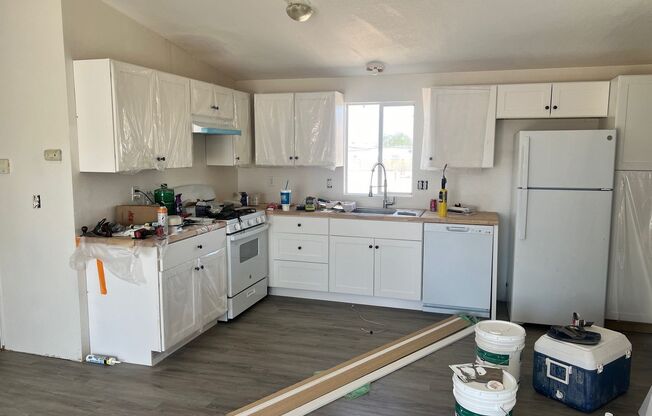 Beautifully Renovated Home Near 29 Palms Marine Base – Available November 1st