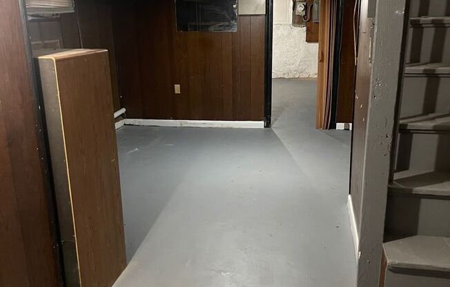 3 beds, 1 bath, $1,300