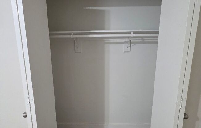 1 bed, 1 bath, 700 sqft, $1,096, Unit ELP2202-244