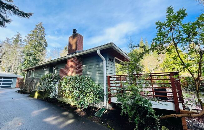 Tastefully Remodeled Bungalow, Just 2 Blocks From the Seattle/BI Ferry!