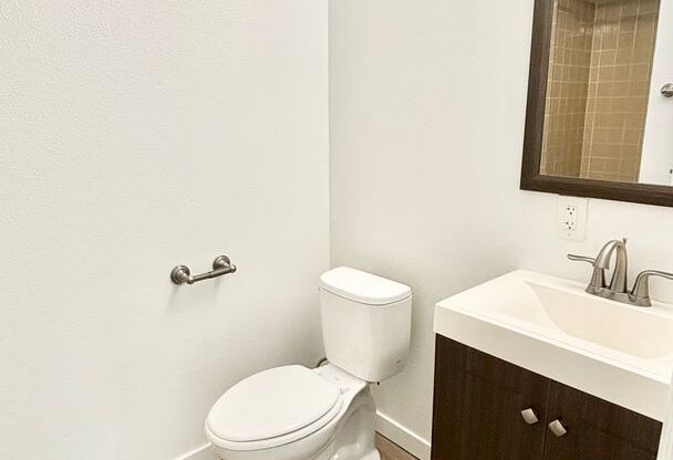 2 beds, 2 baths, 833 sqft, $1,750, Unit 211