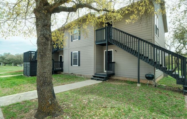 2 beds, 1 bath, $1,095