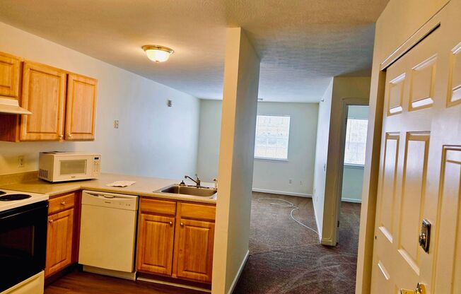 Hickory Commons/100 Green Tree Lane