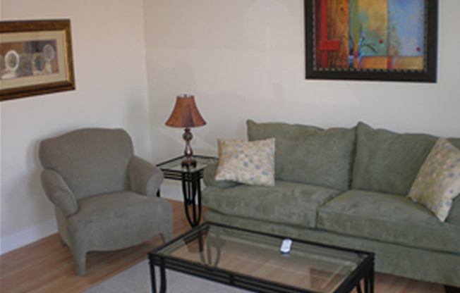 1 bed, 1 bath, 525 sqft, $975, Unit 17