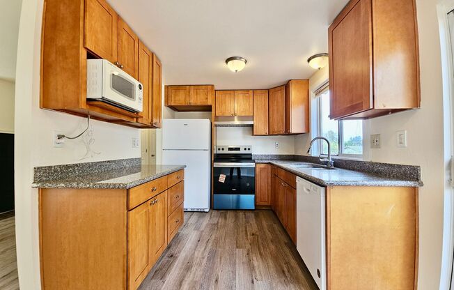 Beautiful Updated 4BR Home with Large Yard & Deck in Renton Cascade Community