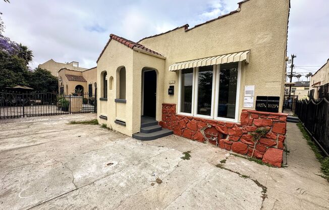 Front Unit, 2bd/1.5 bath with Central A/C and Heat and washer/dryer hookups