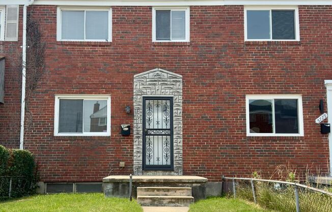 Charming 3 Bedroom/ 1.5 Bathroom Townhome in Frankford, MD!