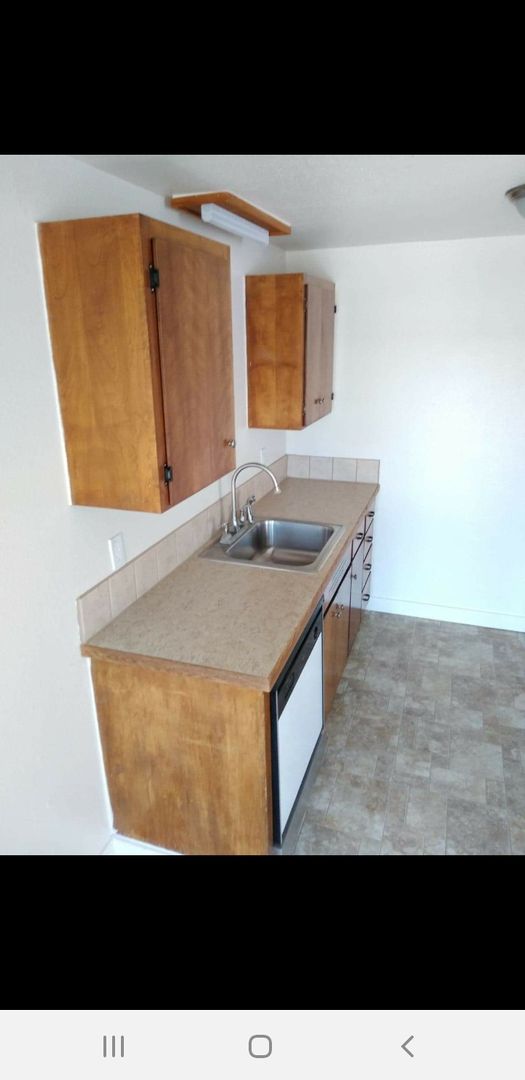 Two Bedroom Apt Homes - Central Mill Plane Location - Near Clark College