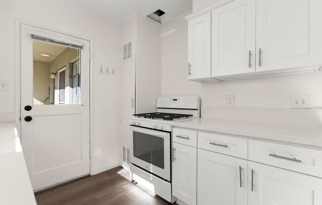 (Ellie:B) 2648-2662 23rd Street