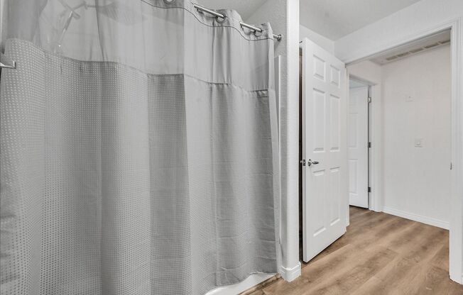 3 beds, 2 baths, $1,700, Unit Unit 1127