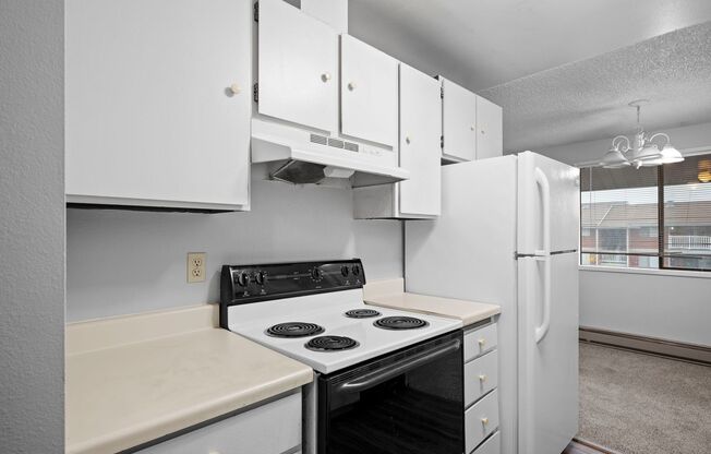 2 beds, 1 bath, 800 sqft, $1,295, Unit #12