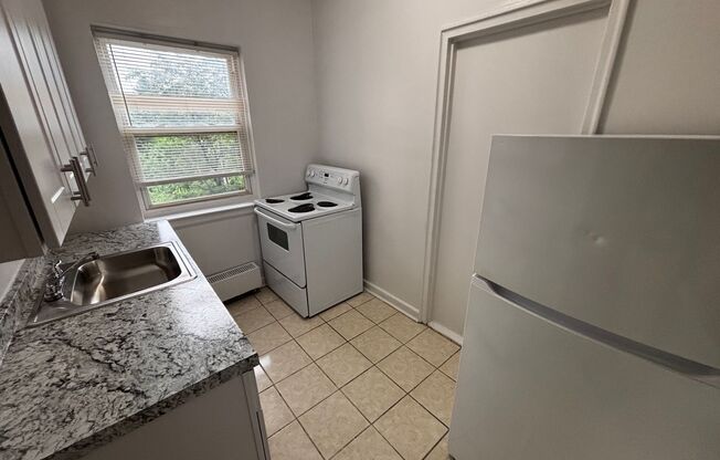2 beds, 1 bath, $1,150, Unit B51