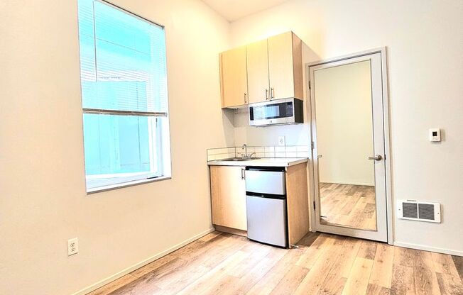 Studio, 1 bath, 122 sqft, $975