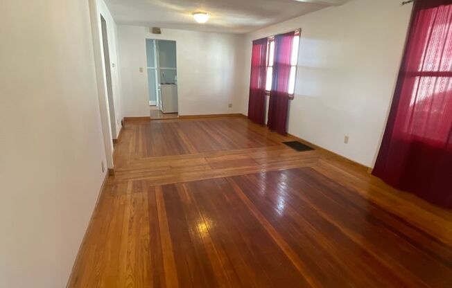 2 beds, 1 bath, $975