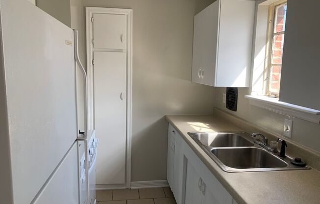 $525 - 1 bedroom/ 1 bathroom - Cozy fourplex