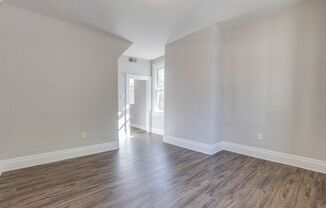 2 beds, 1 bath, $1,275, Unit Apt 3