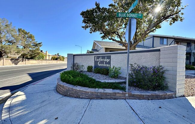 2 beds, 2 baths, $1,400