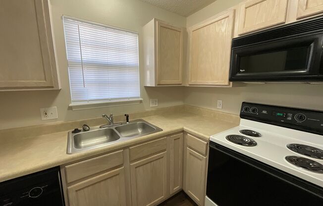 1 bed, 1 bath, 765 sqft, $1,050, Unit 2752-3