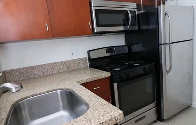 1 bed, 1 bath, 615 sqft, $2,600, Unit 3323 Barham Blvd