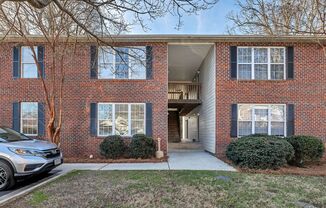2 Bedroom, 2 Bathroom Apartment in Greensboro!