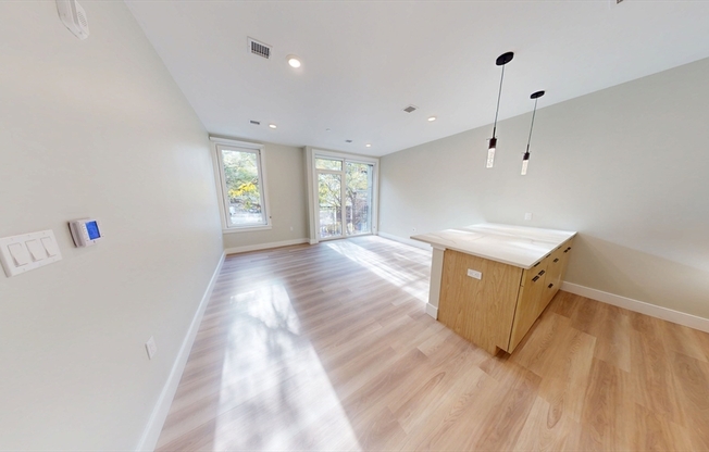 2 beds, 1 bath, 860 sqft, $3,200, Unit 206