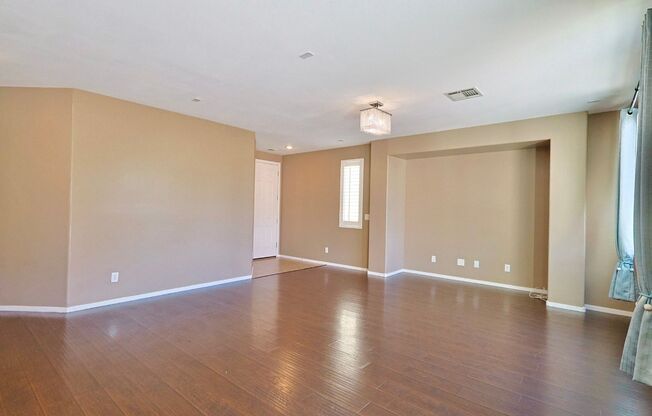 Beautiful 2-story Home in Providence!