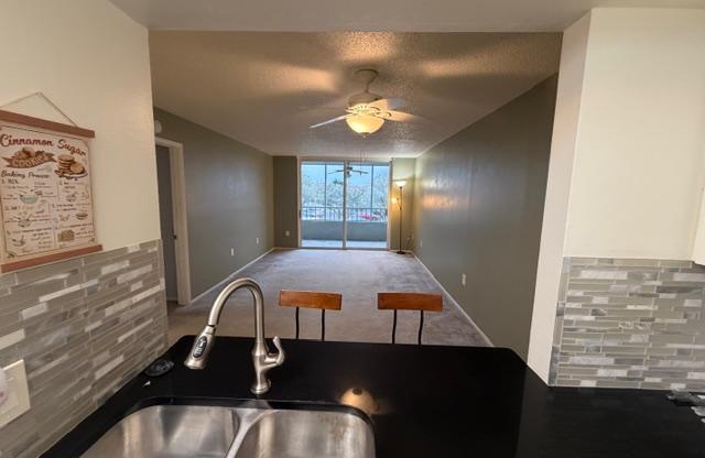 1 bed, 2 baths, 760 sqft, $1,600