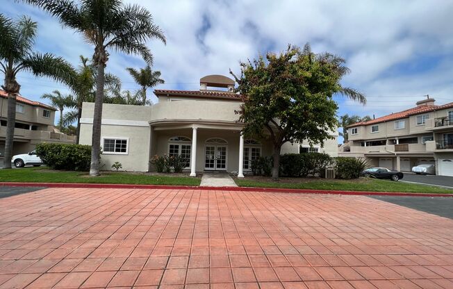 3 Blocks To Downtown! Upper: 3 Bedroom 3 Bath,