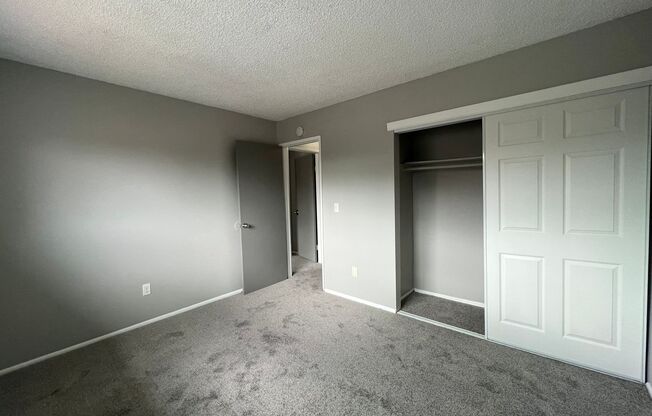 2 beds, 1 bath, 840 sqft, $1,300, Unit 687