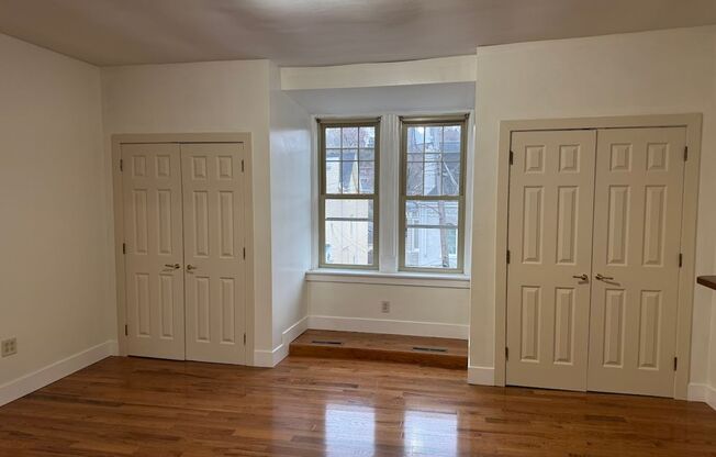 3 beds, 1.5 baths, $2,995, Unit 2nd