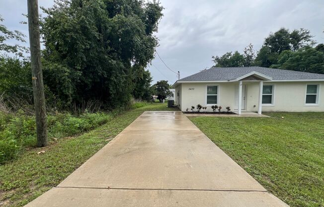 Charming 3 Bedroom, 2 Bathroom Home in Ocala!!