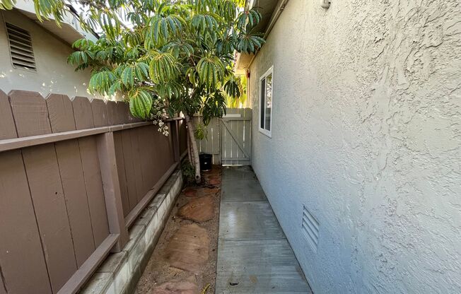 Lovely, 1BD/1BA with private entry and yard: Minutes to Beach & Town!