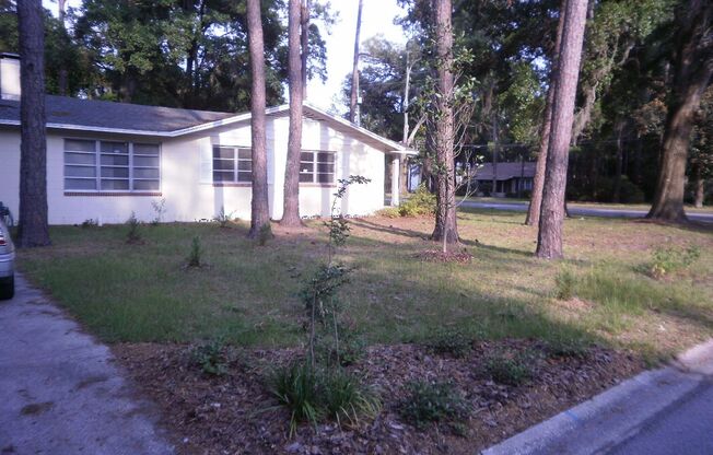 3BR/2BA close to the University of Florida and more!