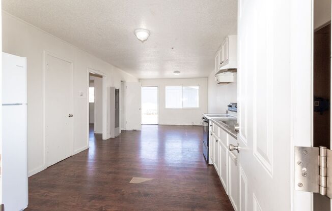 2 beds, 1 bath, $1,400, Unit 1816 HILE #C1