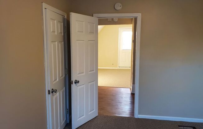 4 beds, 1 bath, 1,800 sqft, $1,795, Unit Upper