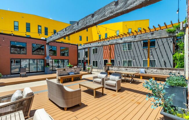 2 beds, 1.5 baths, 879 sqft, $1,750, Unit 9