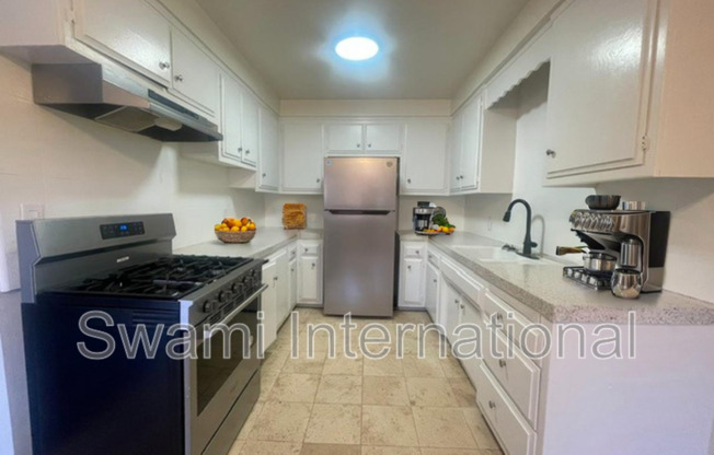 100 E HILLCREST BLVD