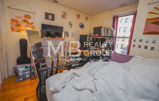 3 beds, 1 bath, 750 sqft, $4,900, Unit 504