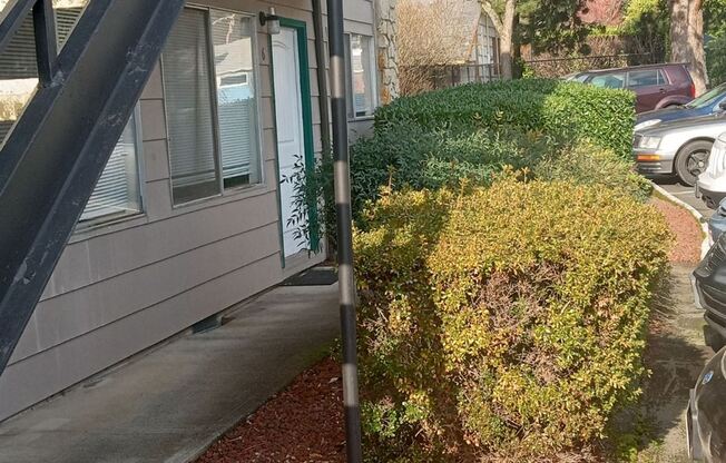 Studio Apartments Close Proximity to Downtown Vancouver and Clark College