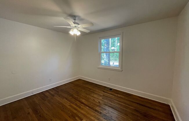 2 beds, 1 bath, $1,250, Unit 3934 Montgomery