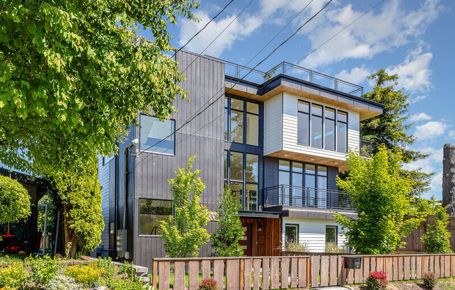8308 25 AVE NW