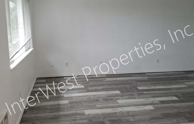 2 beds, 1 bath, 975 sqft, $1,495, Unit 007